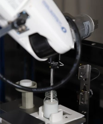 Robot with Liquid Handling Multitool - Automated Pipetting System for Laboratory Automation